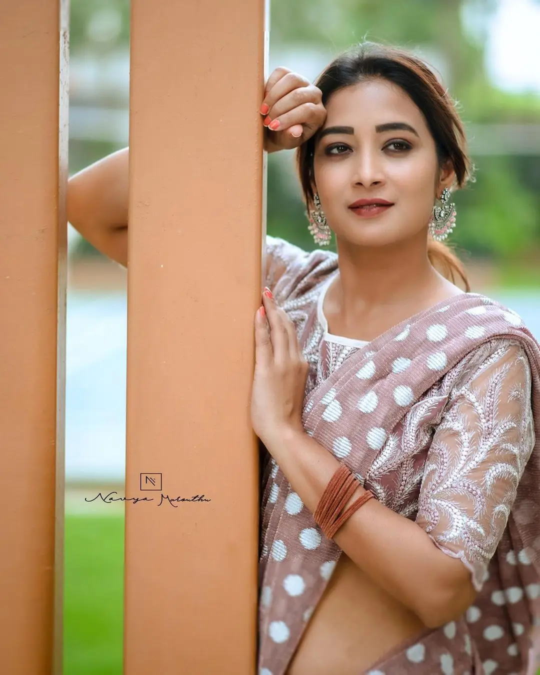 Maa TV Actress Bhanu Sri Wearing Maroon Saree